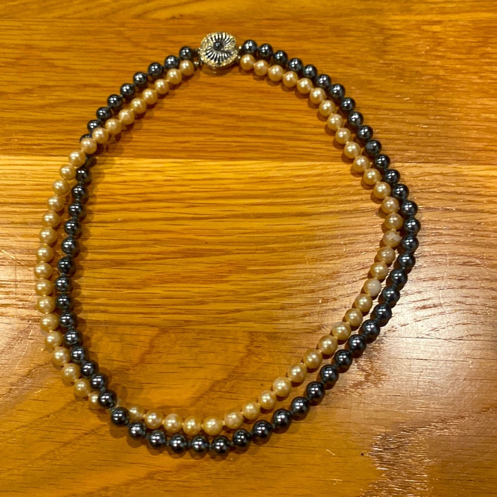 Beaded chocker pearl style
